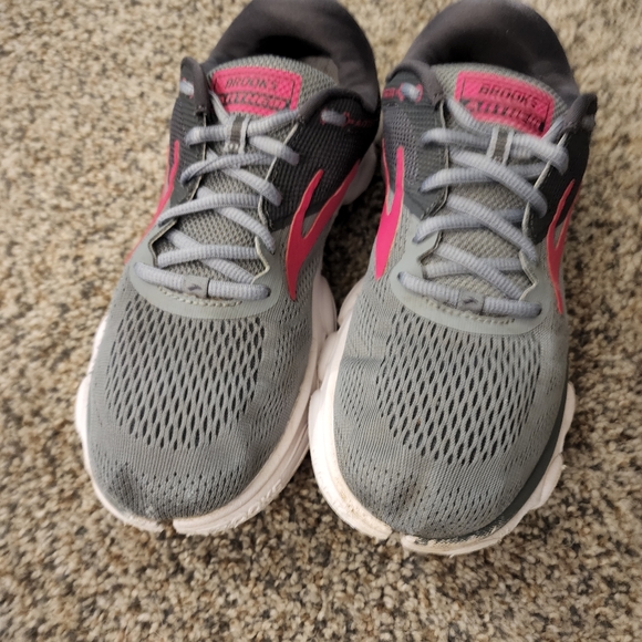 Brooks Anthem- Size 10 - Picture 4 of 10